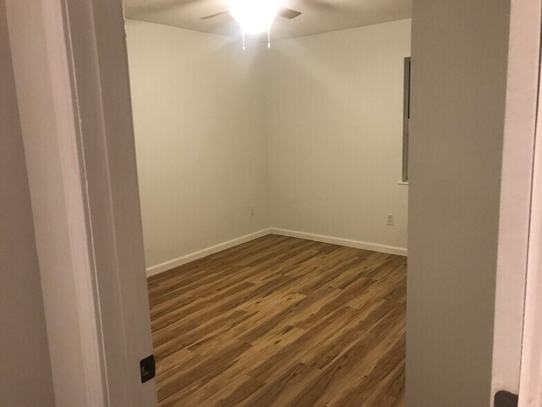 Building Photo - 1014 Kurze Ave