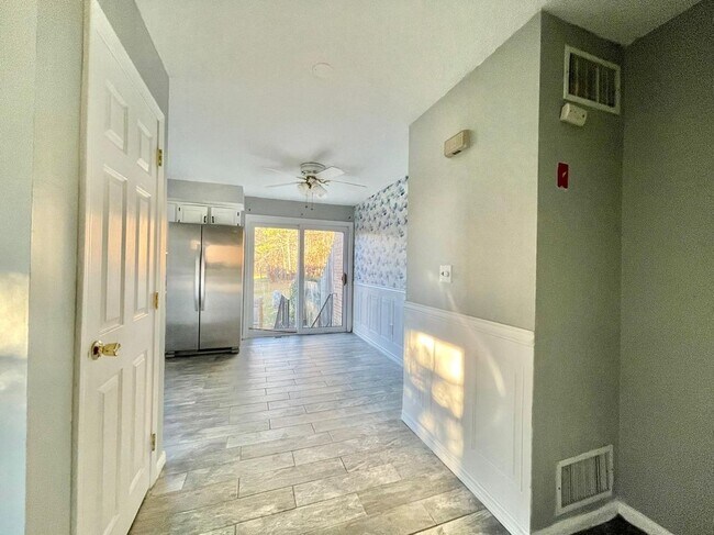 Building Photo - 83 Derryfield Ct