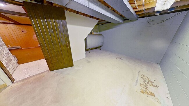 Building Photo - Single Level Living With No Exterior Maintenance!