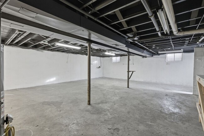 Building Photo - Renovated 3 Bedroom | 2 Full Bath Home