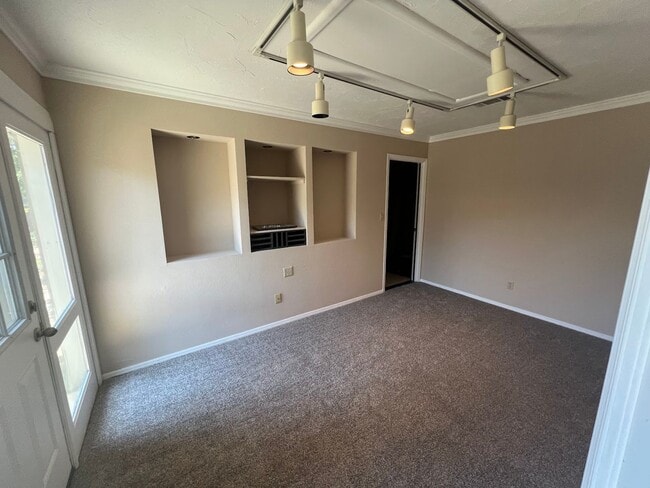 Building Photo - Charming 3 bedroom cottage for rent in Ree...