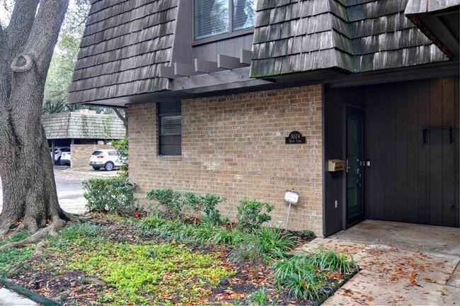 Building Photo - 3024 Hulen Ct