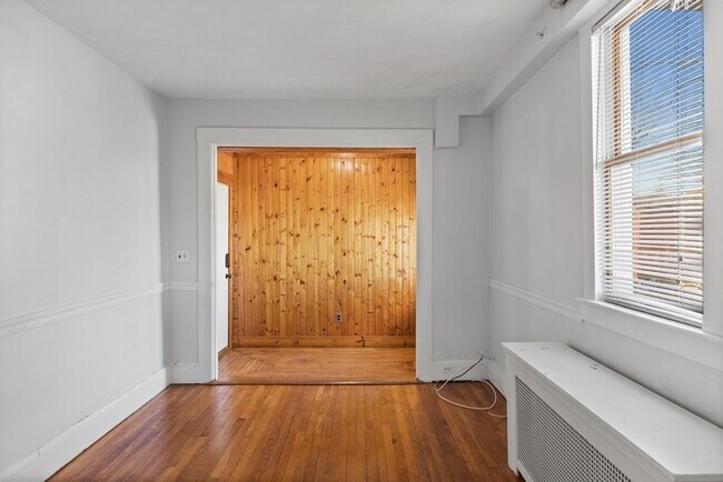 Building Photo - 198 Harris St