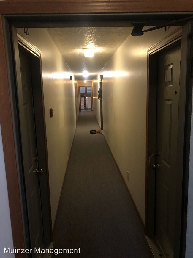 Building Photo - 2 br, 2 bath Room For Rent - 261 W. Wood St.