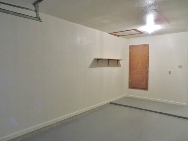 Building Photo - 705