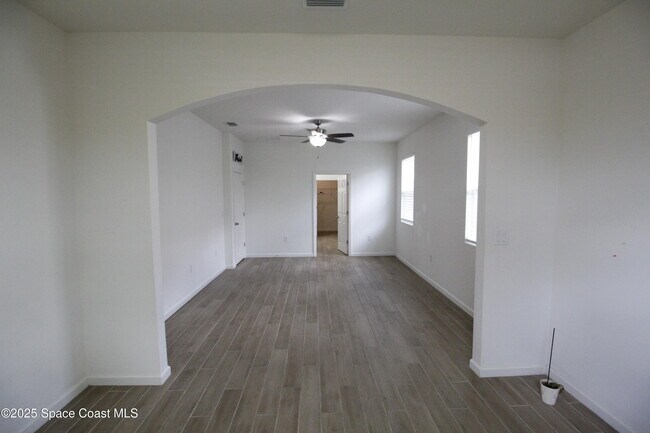 Building Photo - 3959 Alligator Flag Cir