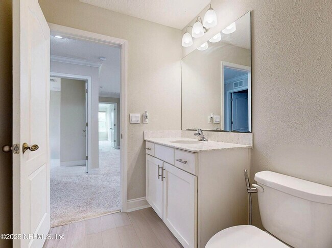 Building Photo - 210 Thistleton Wy