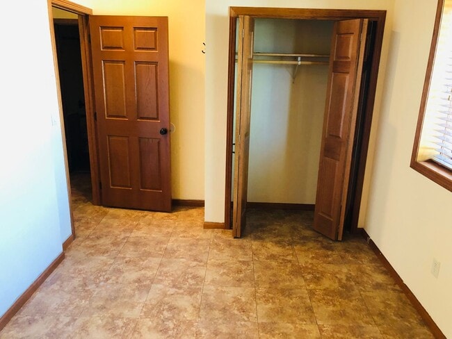 Building Photo - 1810 4th Ave NW