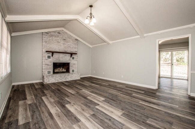 Building Photo - 2089 Rock Springs Cir