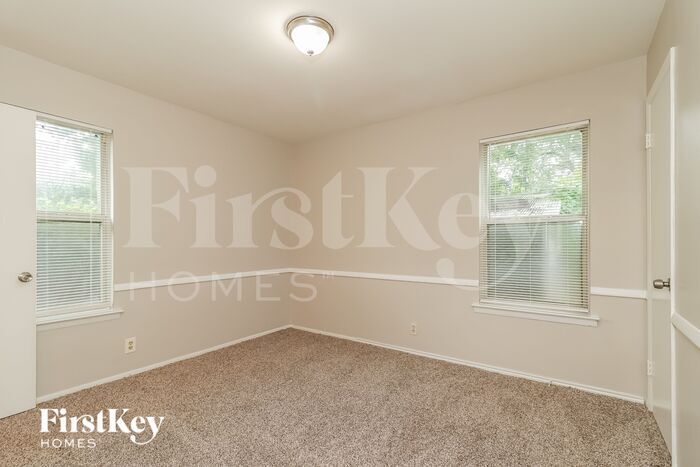 Building Photo - 1407 Gibbins Rd