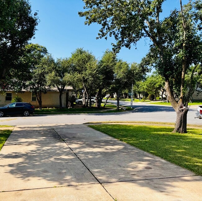 Building Photo - 1731 Warwick Way