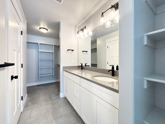 Building Photo - 13959 Silver Peak Ln