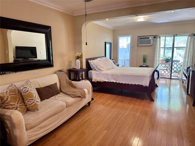 Building Photo - 6580 Santona St