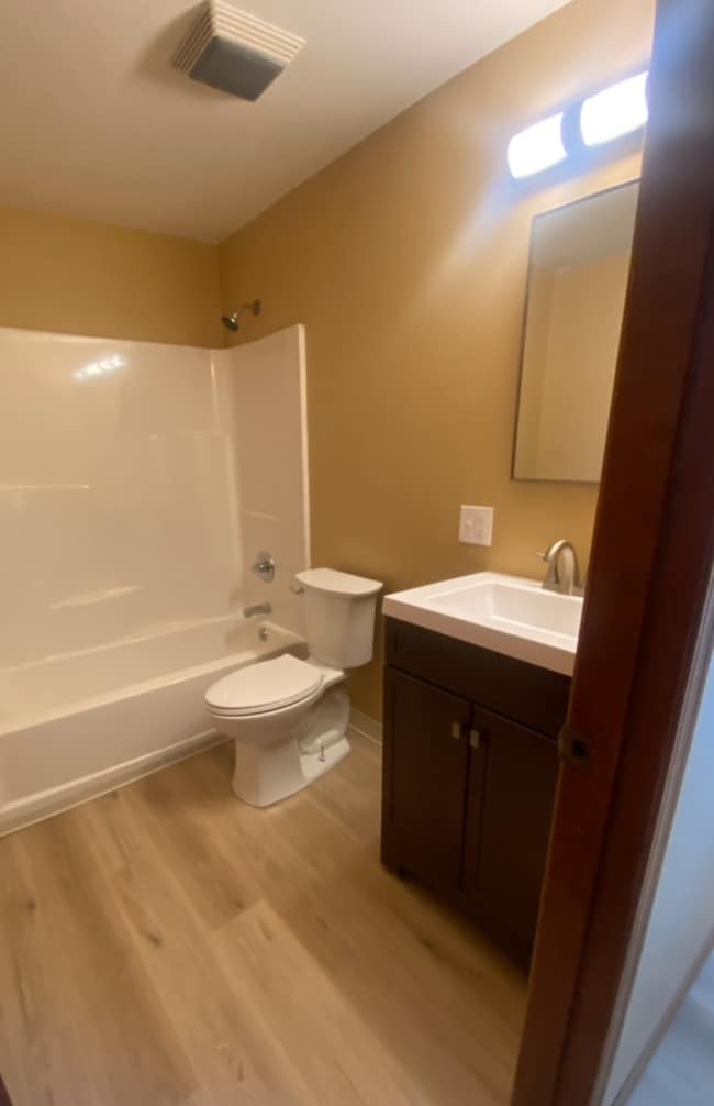Building Photo - 5450 E Hemlock Dr
