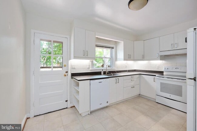 Building Photo - 5708 Dawes Ave