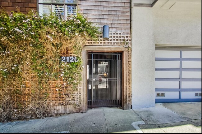 Primary Photo - 2120 Stockton St