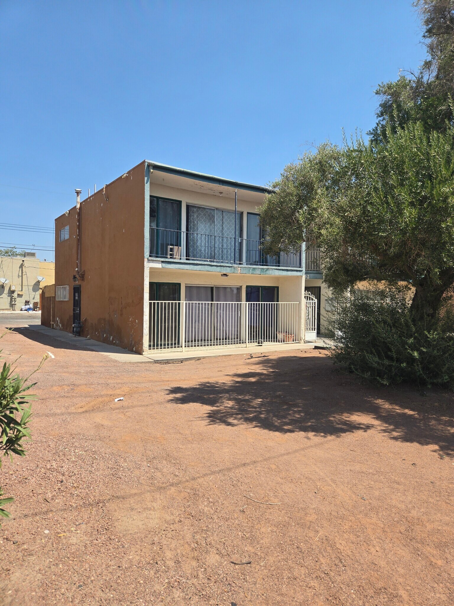Building Photo - 1402 E Desert Inn Rd