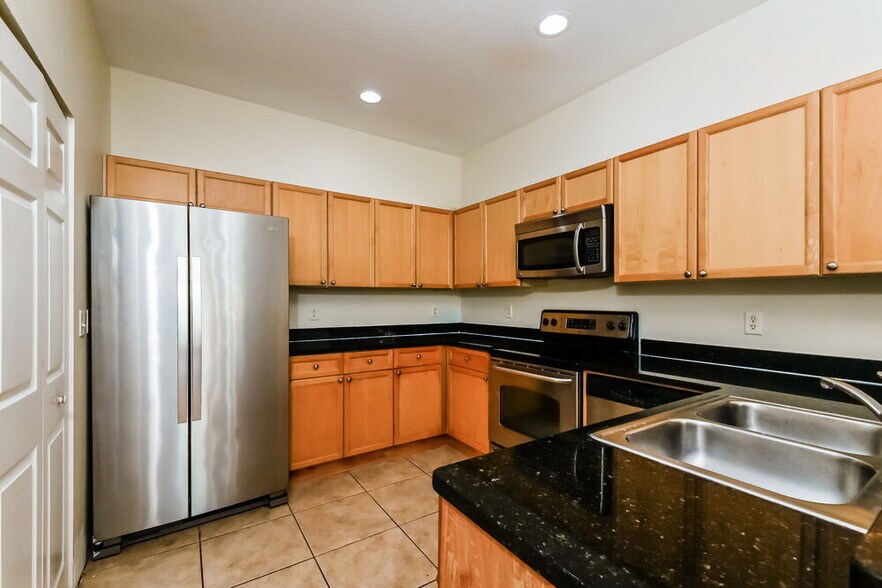 Building Photo - 6525 Quiet Pool Ct