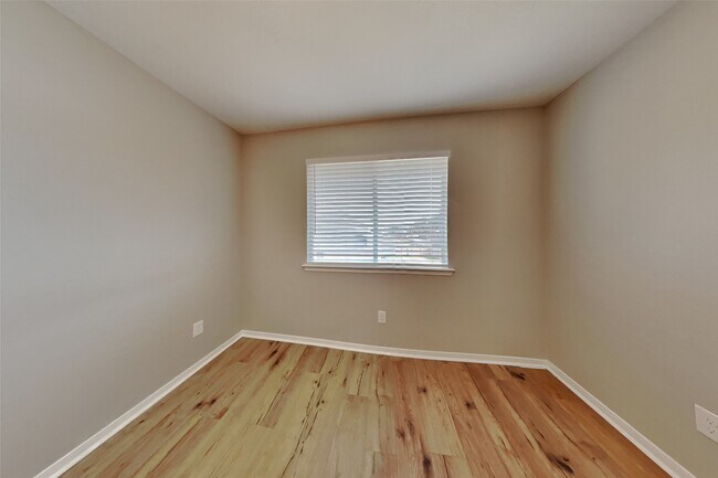 Building Photo - 4818 Twisting Rd