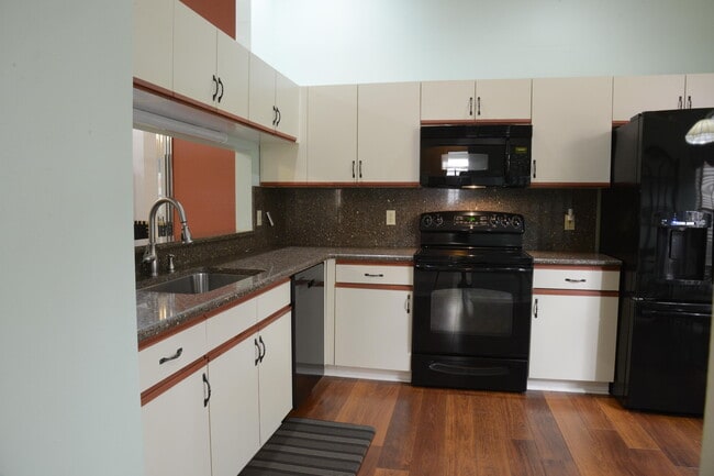 Building Photo - 7557 Lexington Club Blvd