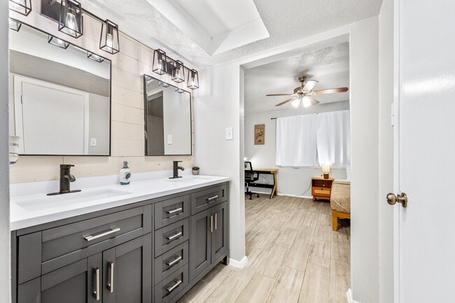 Building Photo - 9907 Towne Tower Ln