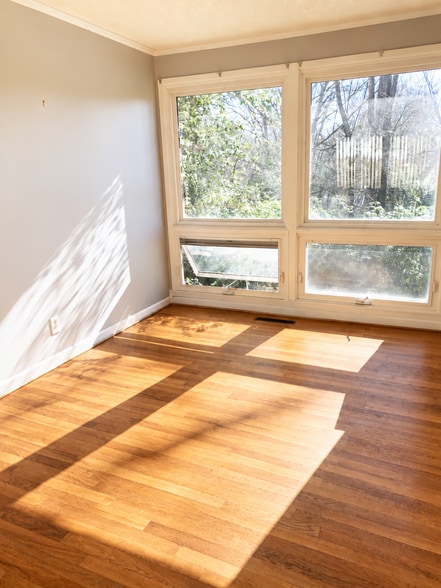 Building Photo - 2525 Netherwood Dr