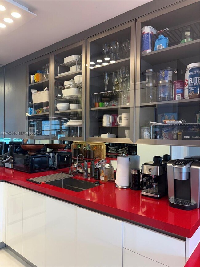 Building Photo - 100 Lincoln Rd