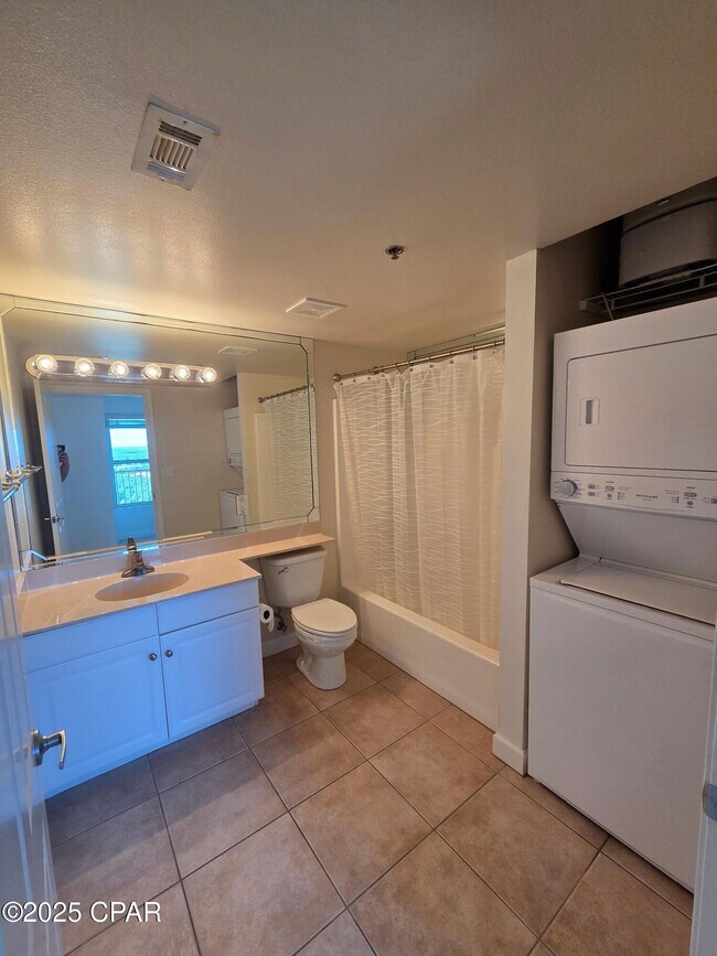 Building Photo - 9900 S Thomas Dr