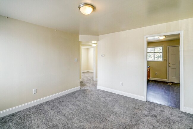 Building Photo - 2104 Phaup St