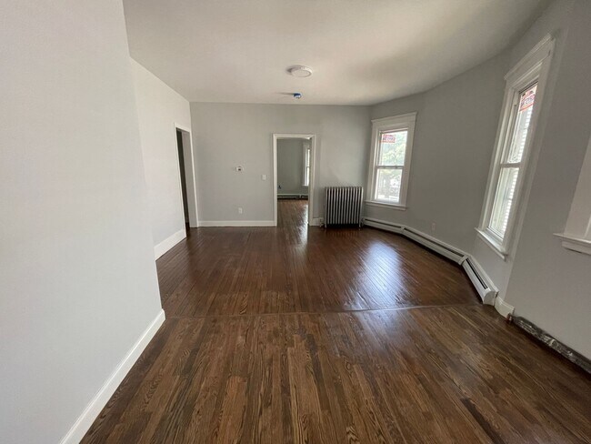 Building Photo - 83 Division St