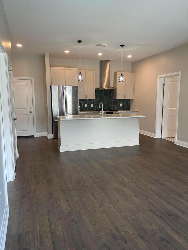 Building Photo - 6633 Dale Dr
