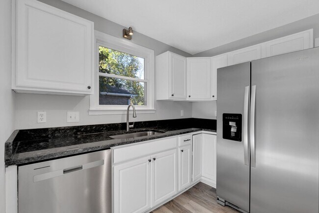 Building Photo - 2270 Ermine Dr