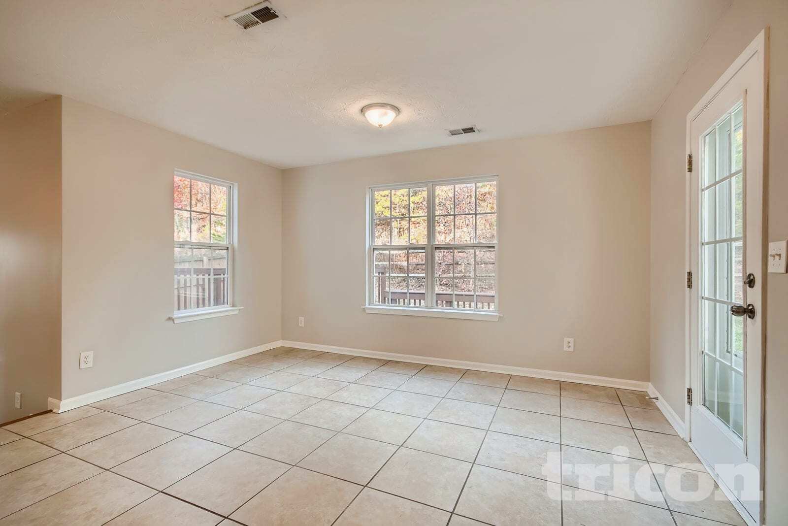 Building Photo - 5005 Eagle Creek Dr