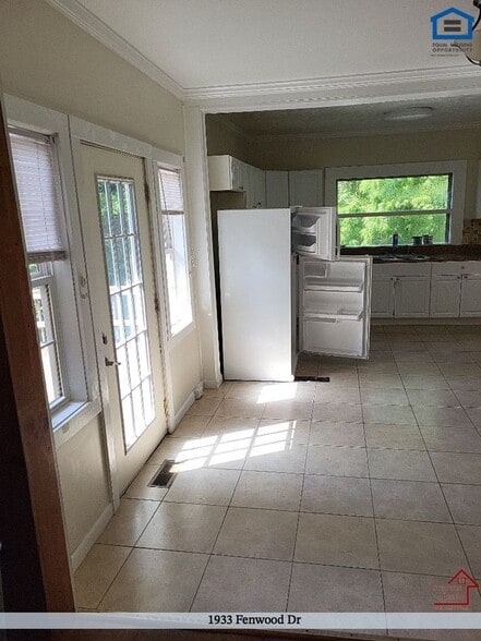 Building Photo - 1933 Fenwood Dr