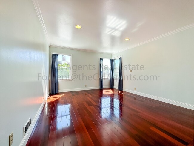 Building Photo - 4048 Maple Ave