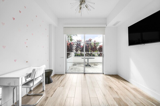 Building Photo - 155 E Boca Raton Rd