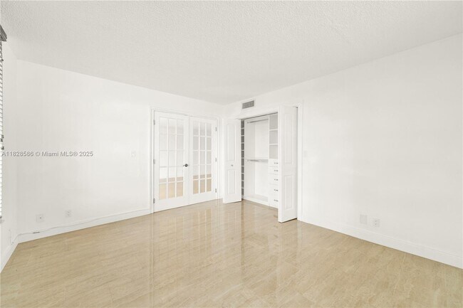 Building Photo - 3200 N Course Ln