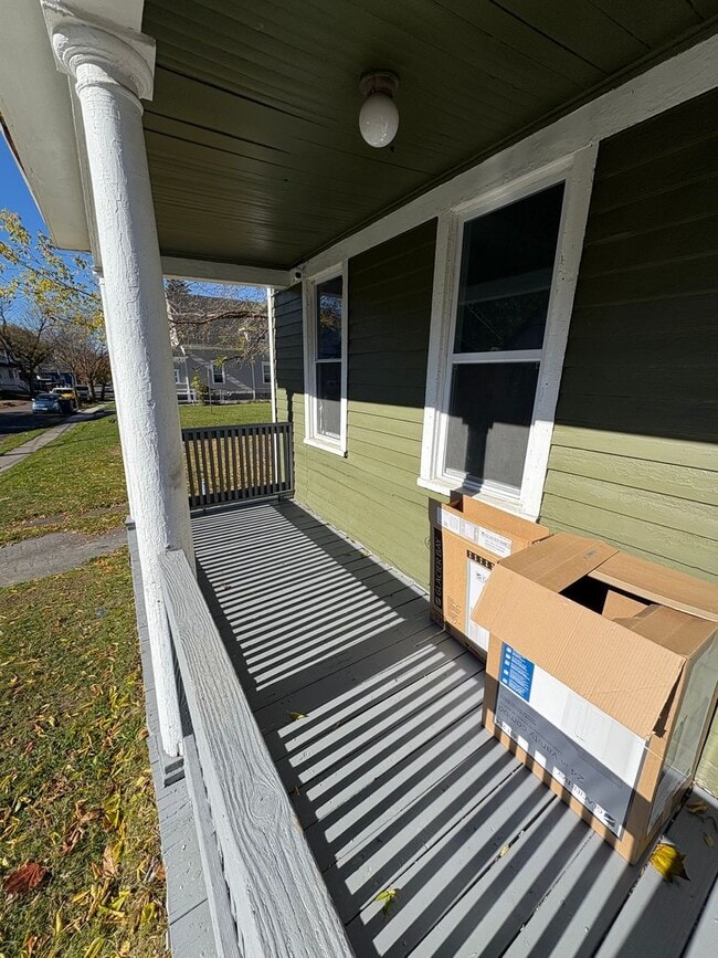 Building Photo - Two Bedroom Single Family Home!