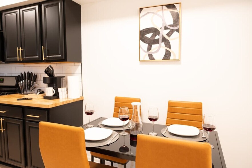 Building Photo - 1255 Raum St NE