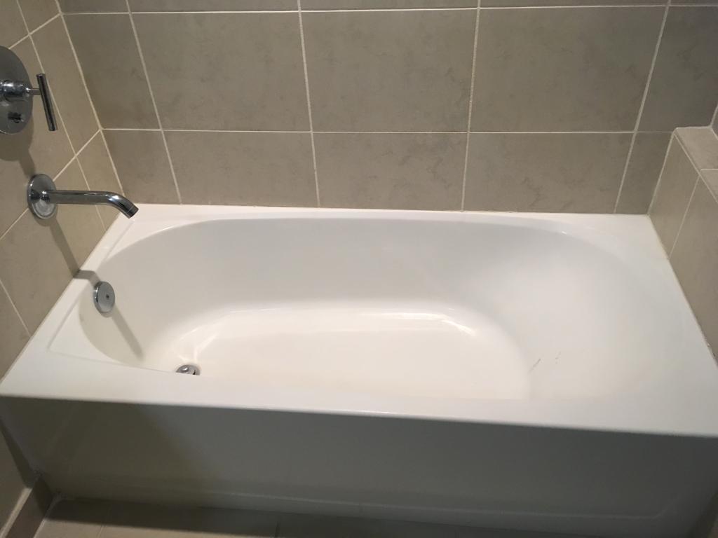 Bath Tub - 400 4th Ave S