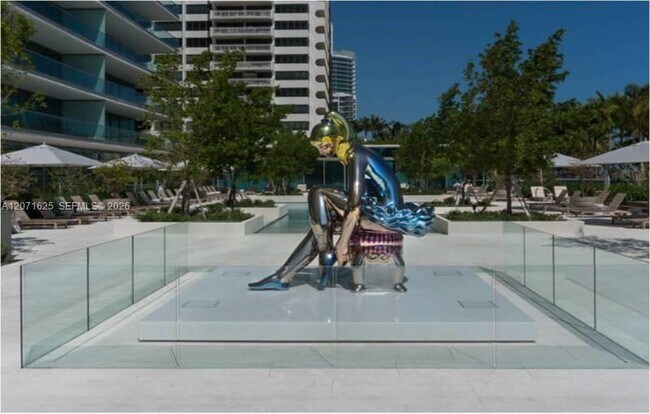Building Photo - 10201 Collins Ave