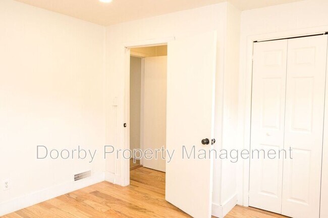 Building Photo - 814 N Germantown Rd