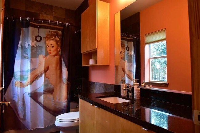 Building Photo - 2303 Whitney St