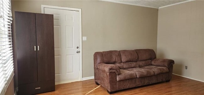 Building Photo - 205 Glenview Terrace