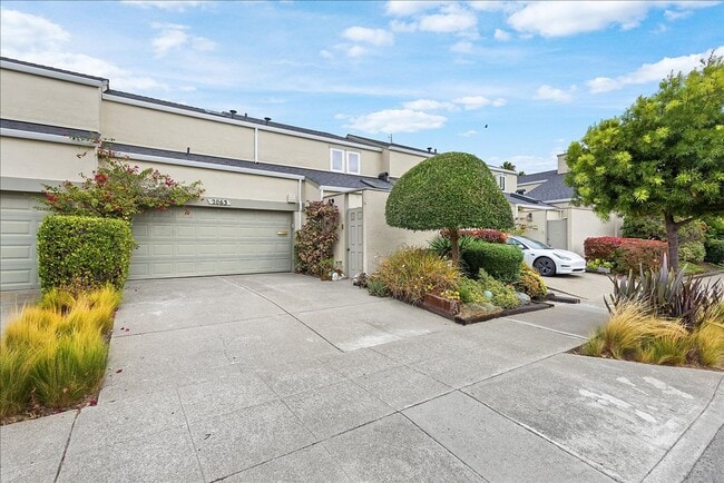 Building Photo - 2063 Whitehall Pl
