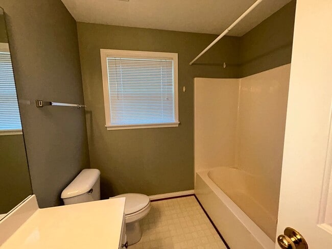 Building Photo - Spacious 4 Bed 2.5 Bath In Lexington!