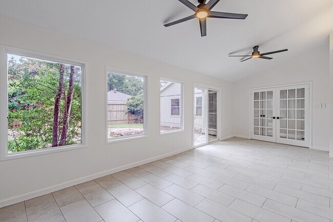 Building Photo - 3406 Forest Village Dr