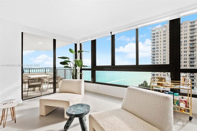Building Photo - 520 Brickell Key Dr