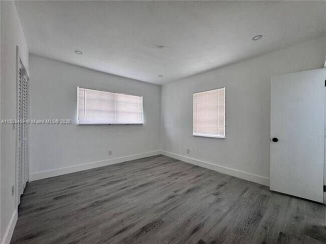 Building Photo - 8430 SW 32nd St