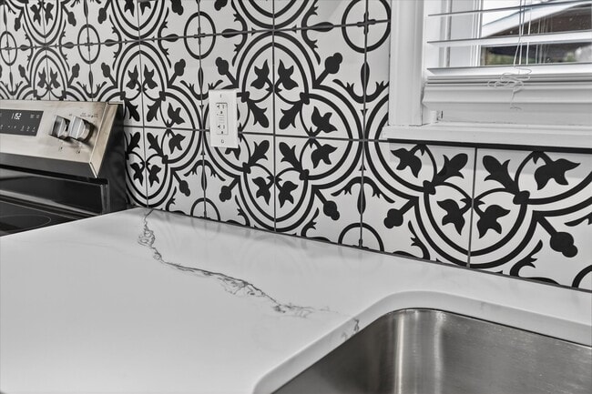 Building Photo - 509 McDonald St